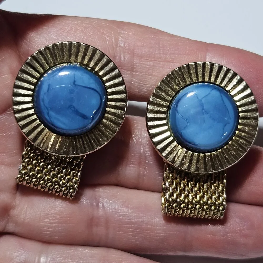Hickok Vintage Gold Tone Mesh Wrap Round Blue Glass Cuff Links